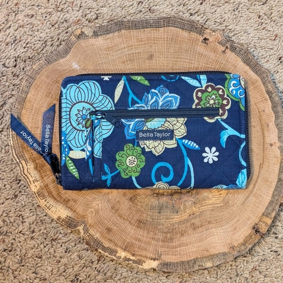 Bella Taylor Wallet Blue Turquoise Quilted Zipper Wallet - Picture 1 of 12